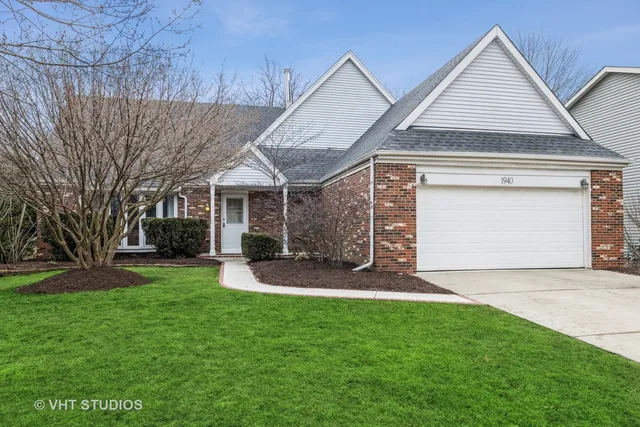 $4,000 | 1940 Carriage Hill Road, Lisle, IL 60532