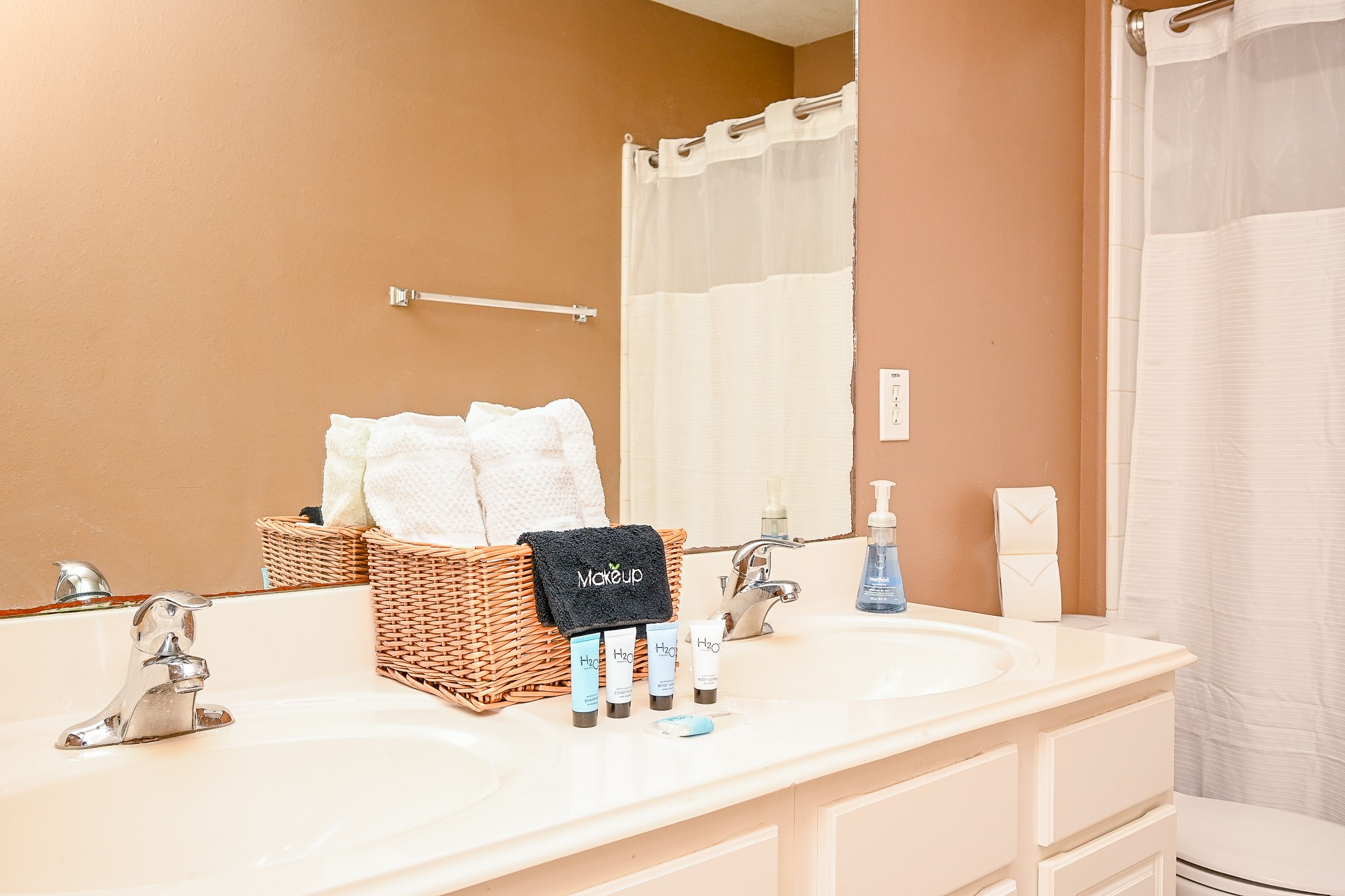 12122 Lucky Meadow Drive Tomball, TX 77375 - Photo 29 of 32 a room with a sink and a table