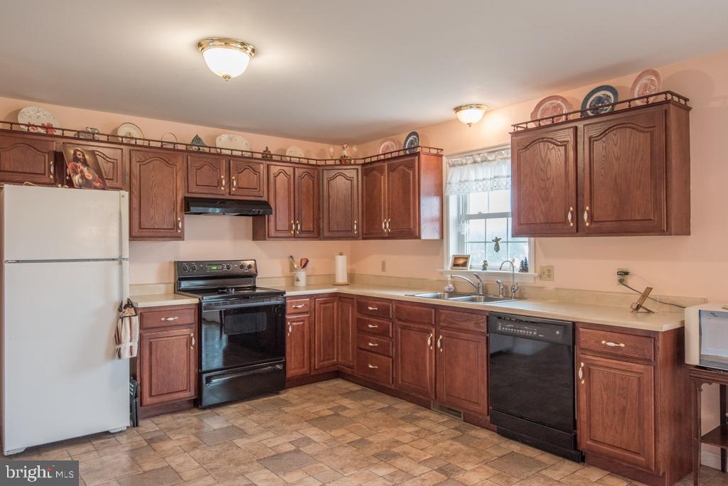 130 Scotland Road Quarryville, PA 17566 - Photo 11 of 41 Kitchen