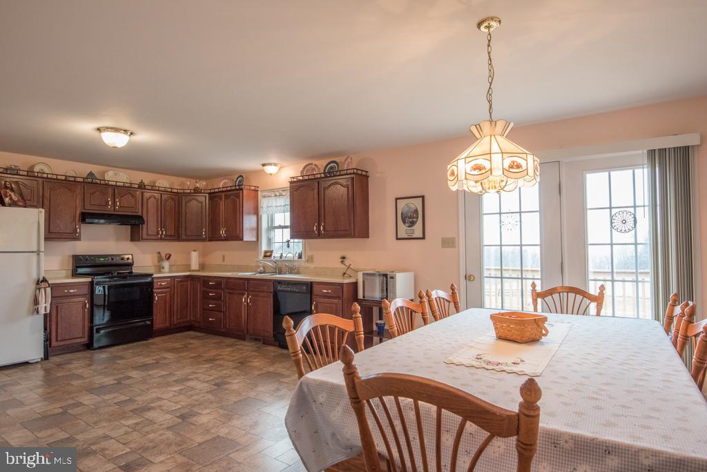 130 Scotland Road Quarryville, PA 17566 - Photo 9 of 41 Dining Area / Kitchen