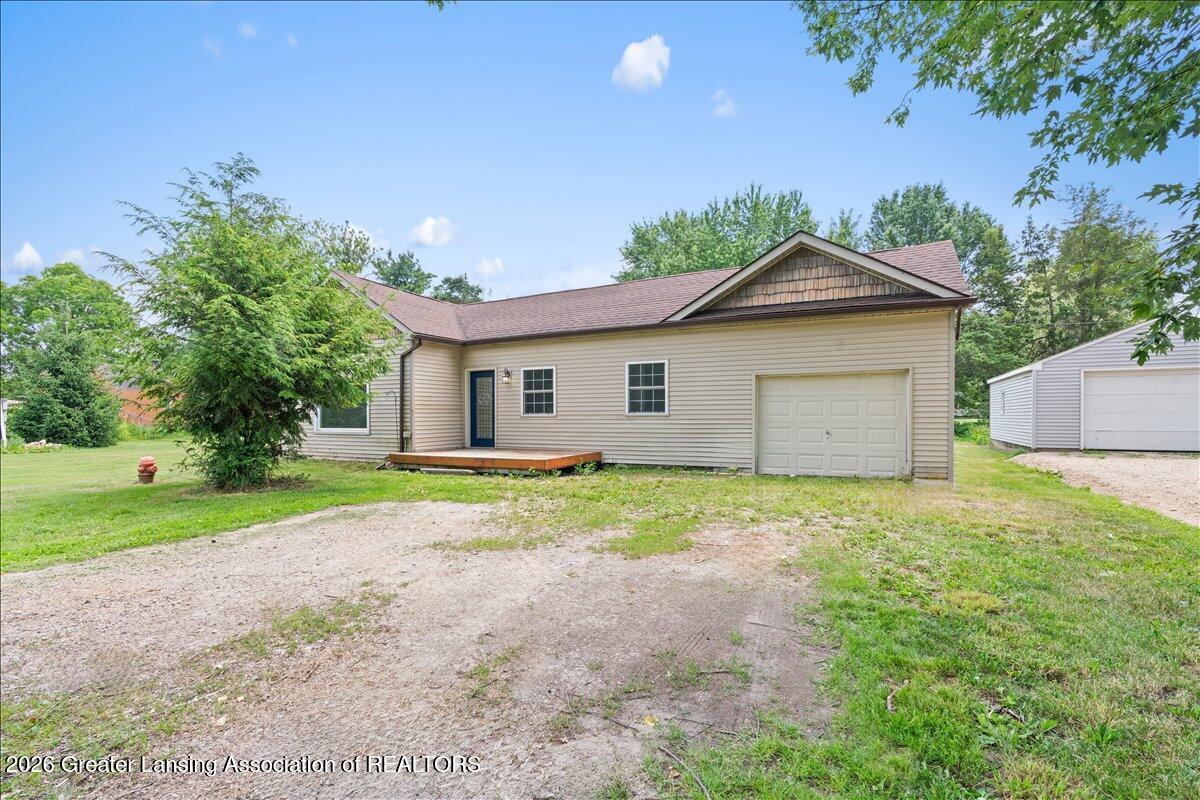 5136 Bell Oak Road East Webberville, MI 48892 - Photo 3 of 30 03-Media Jett - 20