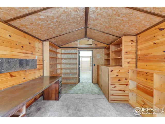 a view of an outdoor space