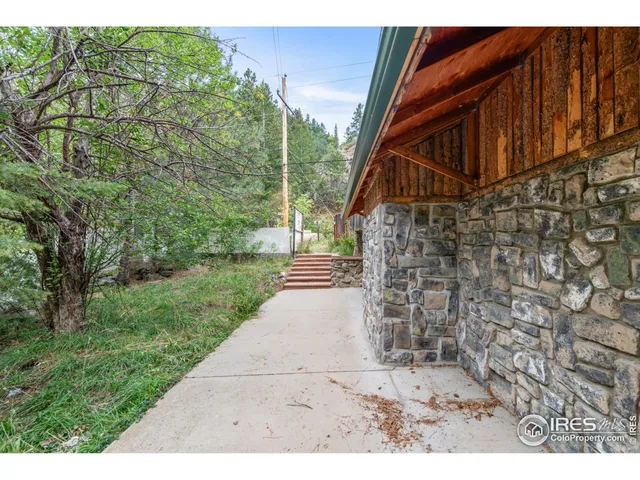 a black and white photo of a mountain