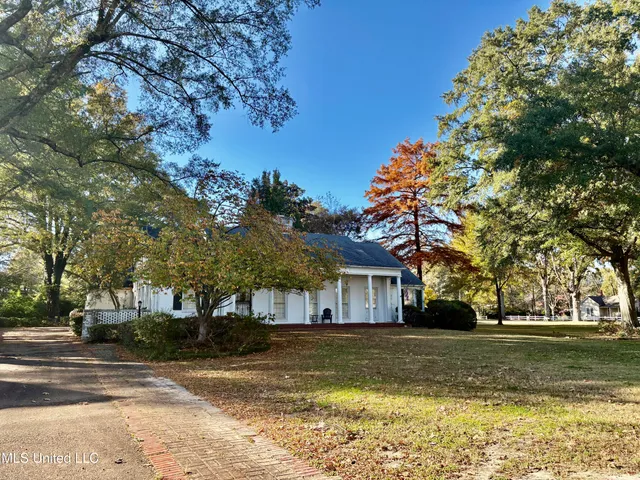 $299,900 | 407 South Ward Street, Senatobia, MS 38668