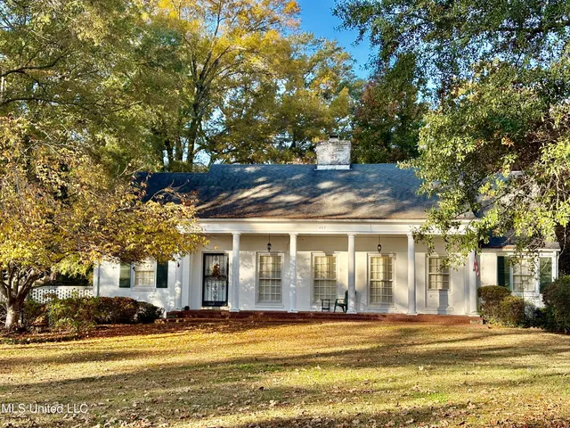 $299,900 | 407 South Ward Street, Senatobia, MS 38668