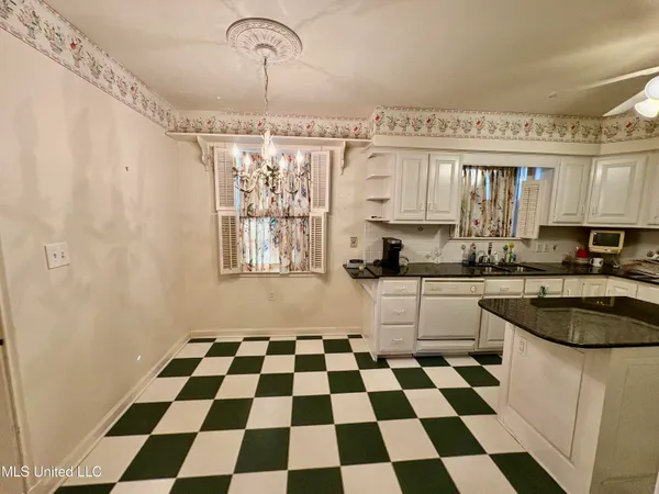 $275,000 | 407 South Ward Street, Senatobia, MS 38668