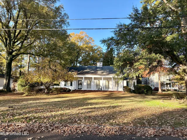 $299,900 | 407 South Ward Street, Senatobia, MS 38668