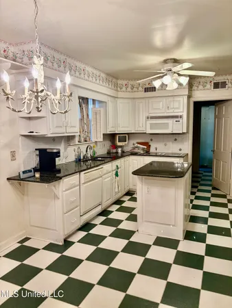 $275,000 | 407 South Ward Street, Senatobia, MS 38668