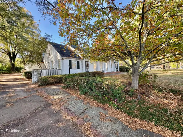 $275,000 | 407 South Ward Street, Senatobia, MS 38668