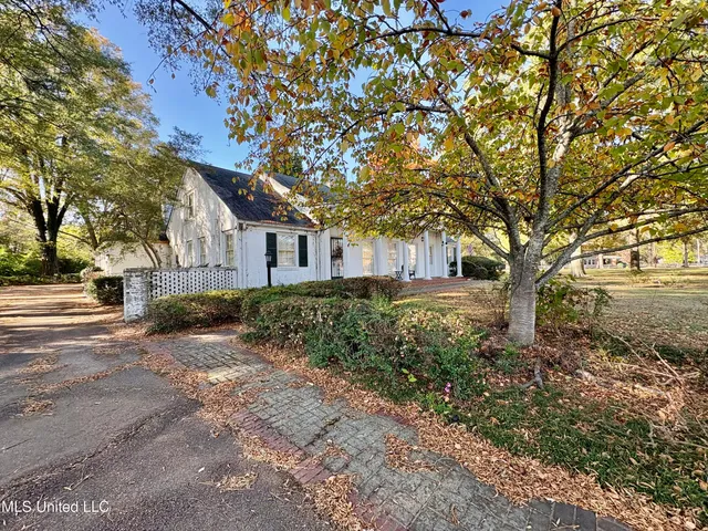 $299,900 | 407 South Ward Street, Senatobia, MS 38668