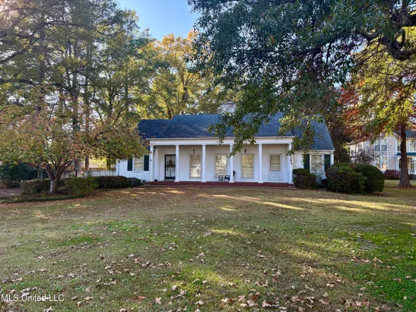 $275,000 | 407 South Ward Street, Senatobia, MS 38668