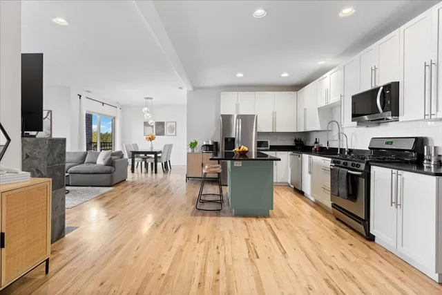 $449,900 | 1225 North California Avenue, Unit 4C, Chicago, IL 60622