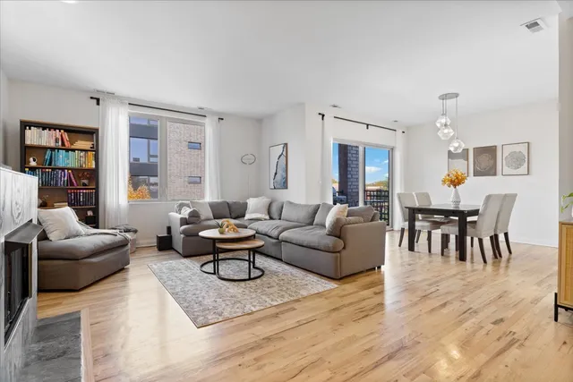 $449,900 | 1225 North California Avenue, Unit 4C, Chicago, IL 60622