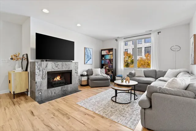 $449,900 | 1225 North California Avenue, Unit 4C, Chicago, IL 60622