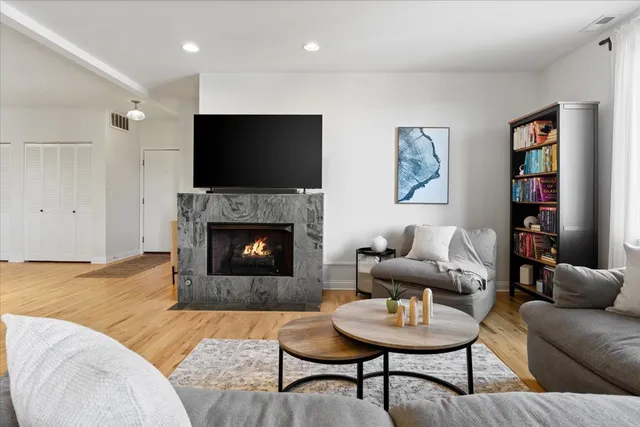 $449,900 | 1225 North California Avenue, Unit 4C, Chicago, IL 60622