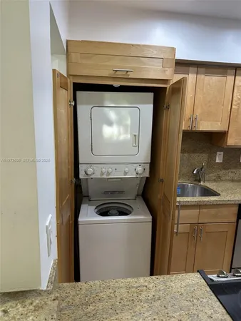 $1,900 | 9392 Southwest 77th Avenue, Unit E5, Miami, FL 33156