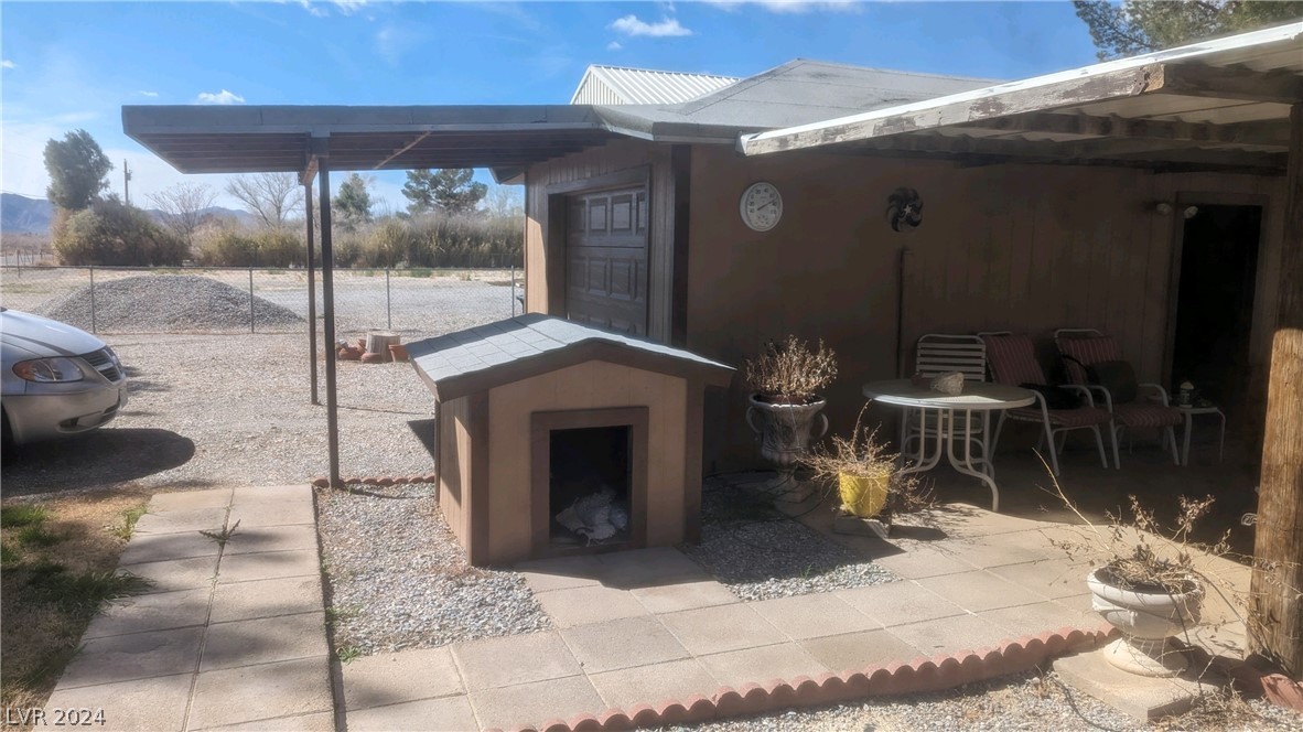 3530 North Blagg Road Pahrump, NV 89060 - Photo 10 of 27 Garage with doghouse