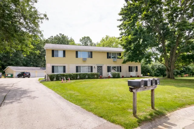 $1,400 | 723 Princeton Court, Hartland, WI 53029