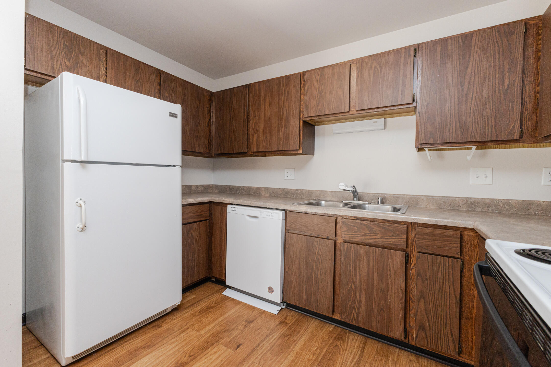 723 Princeton Court Hartland, WI 53029 - Photo 13 of 32 Kitchen