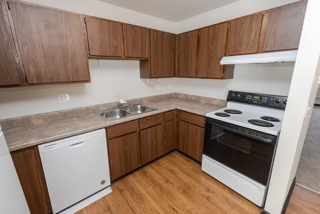 $1,400 | 723 Princeton Court, Hartland, WI 53029