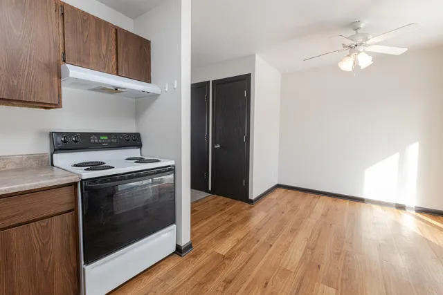 $1,400 | 723 Princeton Court, Hartland, WI 53029