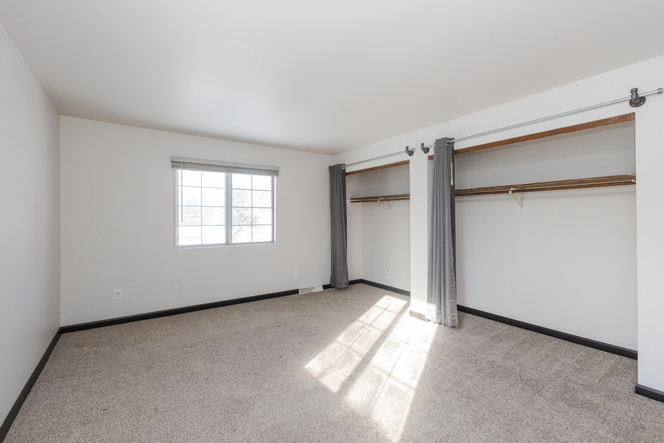 723 Princeton Court Hartland, WI 53029 - Photo 19 of 32 Bedroom 1