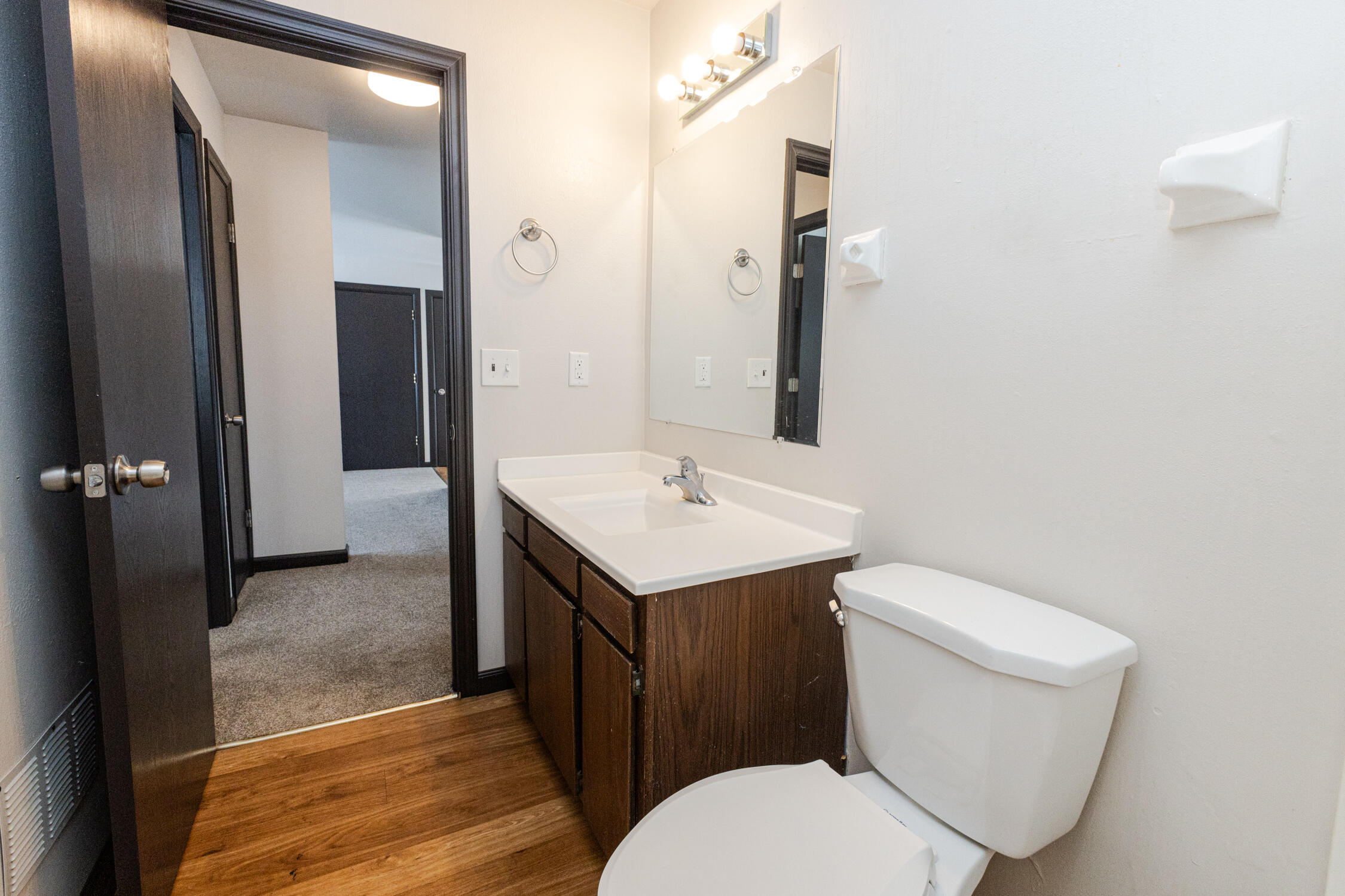723 Princeton Court Hartland, WI 53029 - Photo 21 of 32 Bathroom