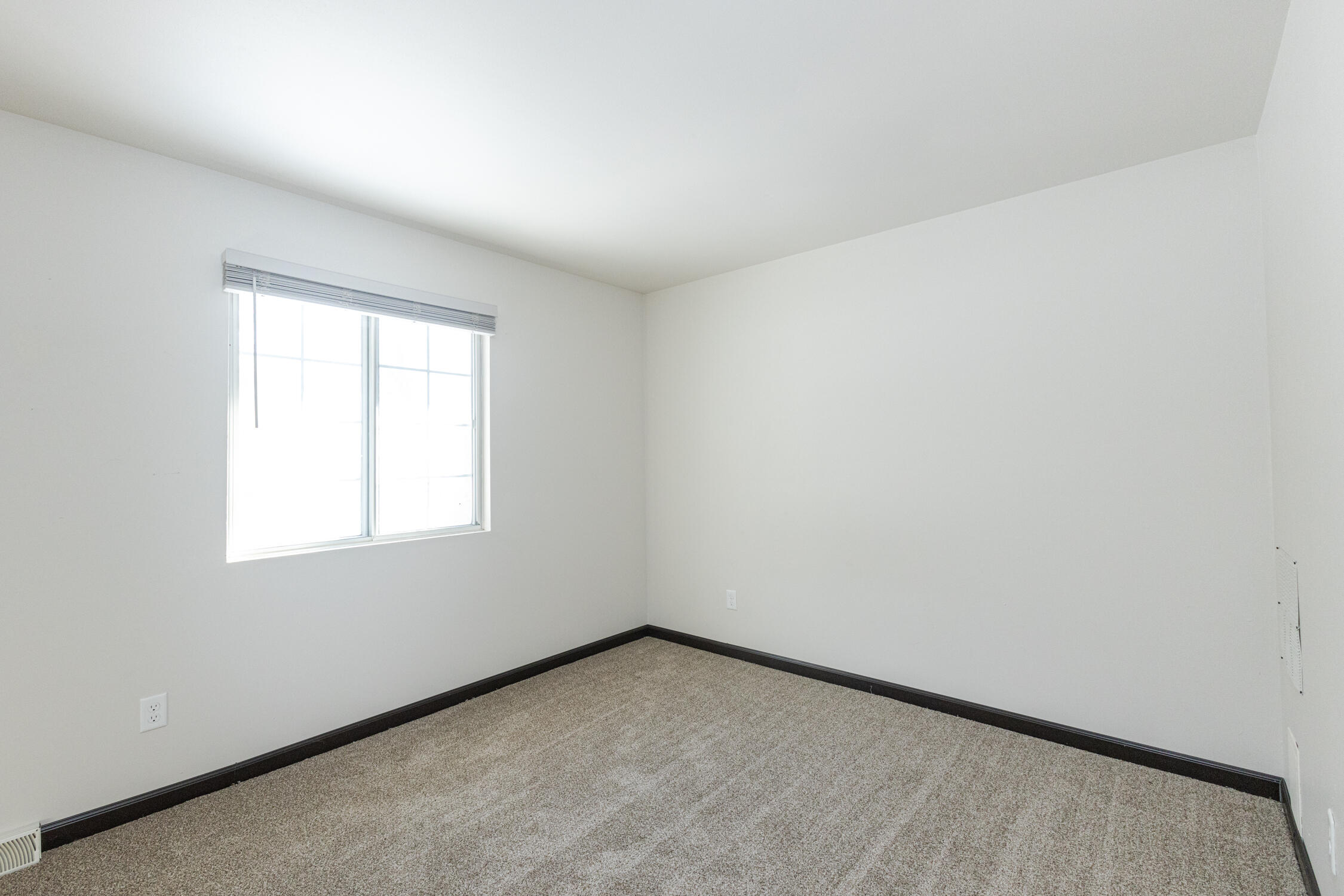 723 Princeton Court Hartland, WI 53029 - Photo 22 of 32 Bedroom 2