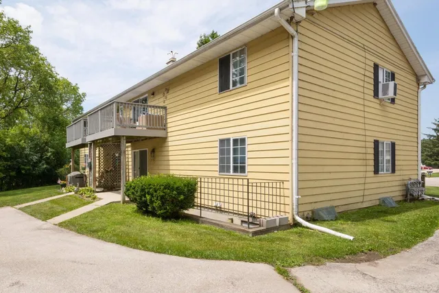 $1,400 | 723 Princeton Court, Hartland, WI 53029