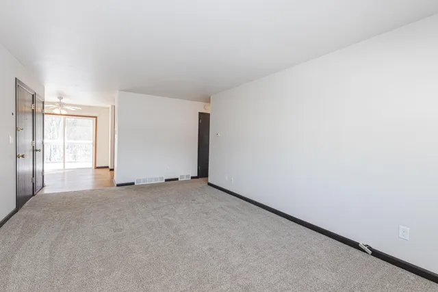 $1,400 | 723 Princeton Court, Hartland, WI 53029