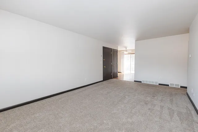 $1,400 | 723 Princeton Court, Hartland, WI 53029