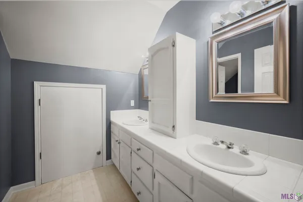 $650,000 | 29725 Henderson Lane, Walker, LA 70785