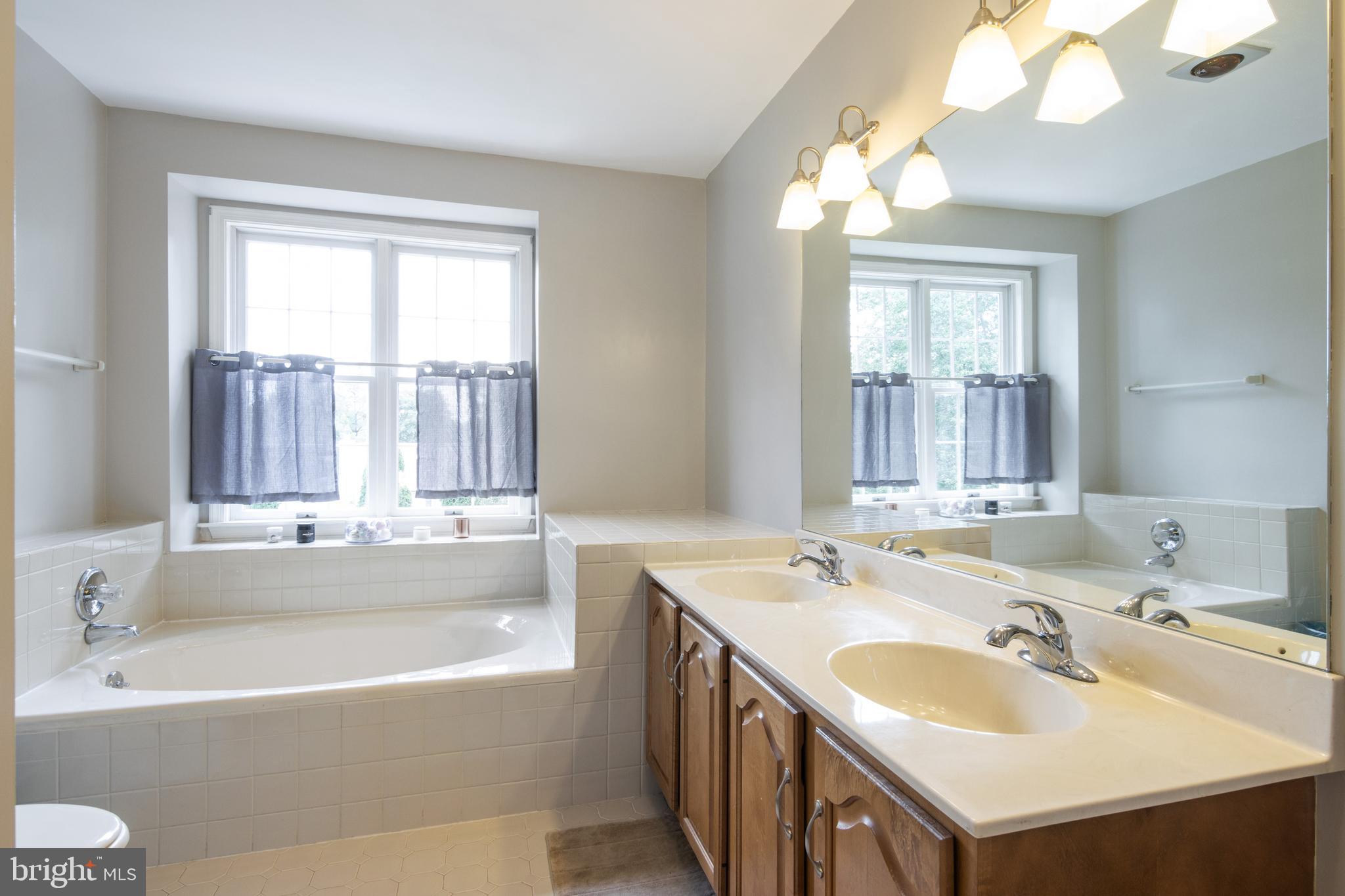 213 Hunters Ridge Road Lutherville-Timonium, MD 21093 - Photo 25 of 40 Master Bathroom