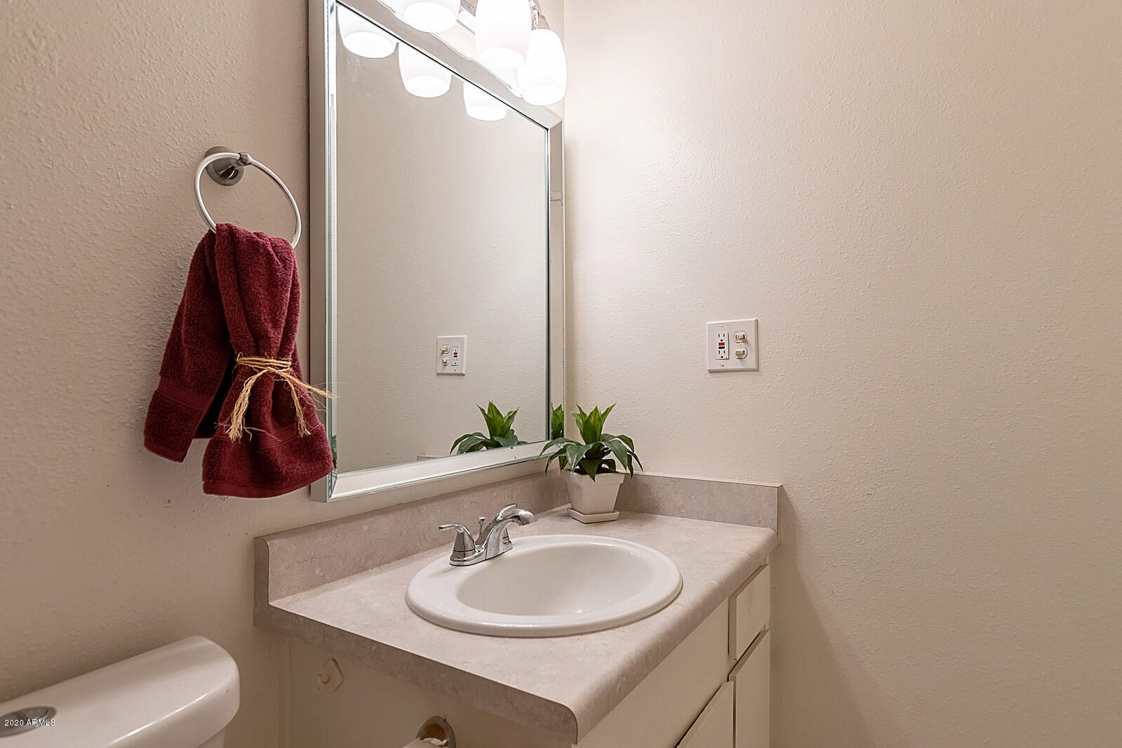 1320 East Bethany Home Road, Unit 35 Phoenix, AZ 85014 - Photo 16 of 33 Master Bath
