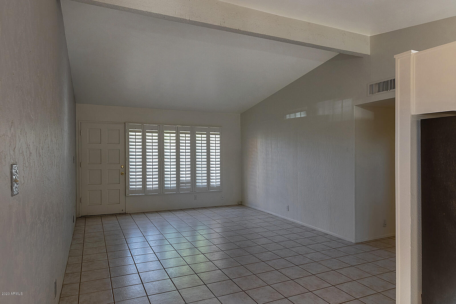 1320 East Bethany Home Road, Unit 35 Phoenix, AZ 85014 - Photo 6 of 33 Living Room With Vaulted Ceilings