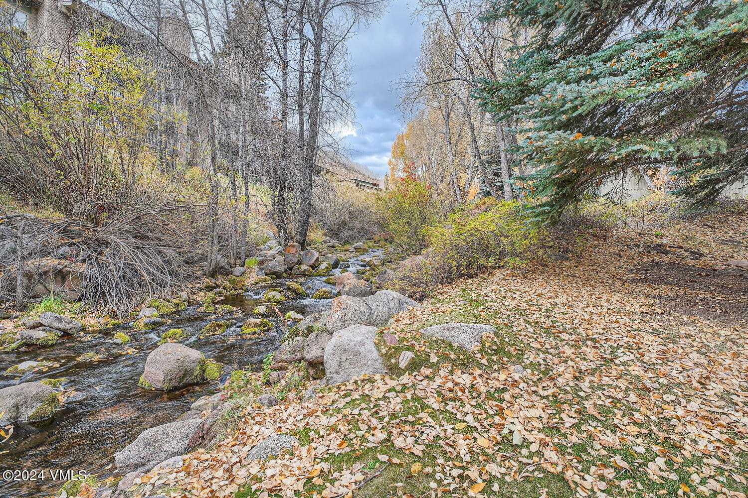 903 North Frontage Road West, Unit 8 Vail, CO 81657 - Photo 3 of 11 903 N Frontage Rd #8 - Web Quality - 011