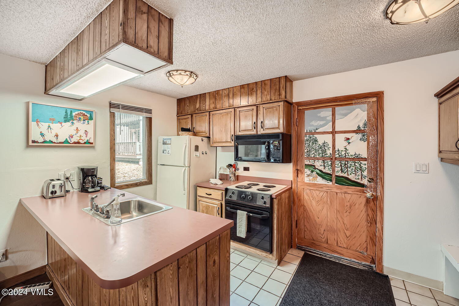 903 North Frontage Road West, Unit 8 Vail, CO 81657 - Photo 5 of 11 903 N Frontage Rd #8 - Web Quality - 004