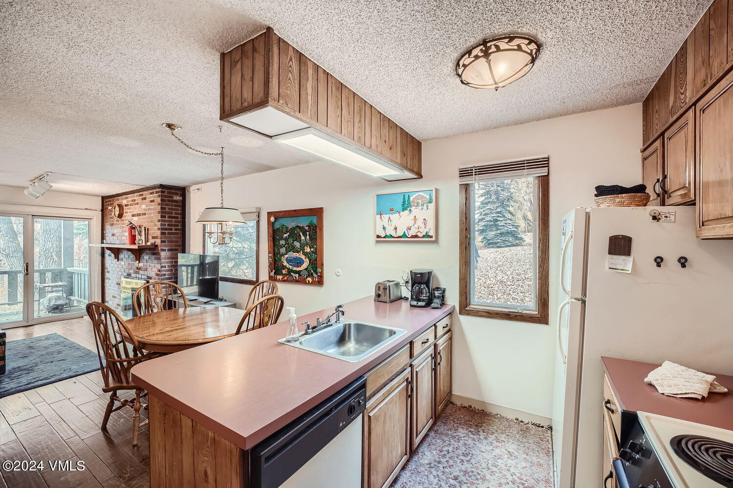903 North Frontage Road West, Unit 8 Vail, CO 81657 - Photo 6 of 11 903 N Frontage Rd #8 - Web Quality - 005