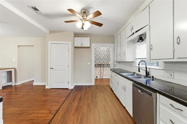 $1,750 | 405 College Street, Cleburne, TX 76033