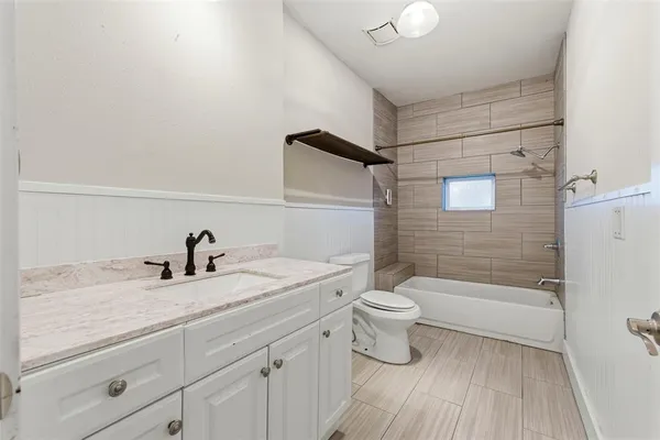 $1,750 | 405 College Street, Cleburne, TX 76033