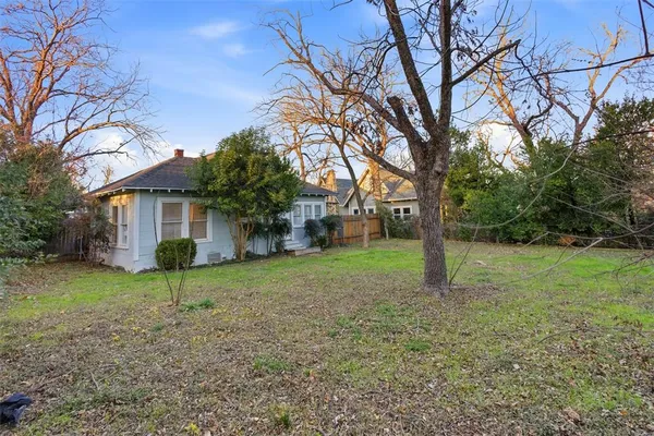 $1,750 | 405 College Street, Cleburne, TX 76033