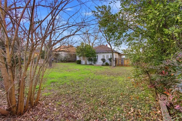 $1,750 | 405 College Street, Cleburne, TX 76033