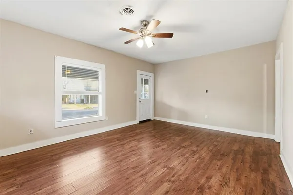 $1,750 | 405 College Street, Cleburne, TX 76033