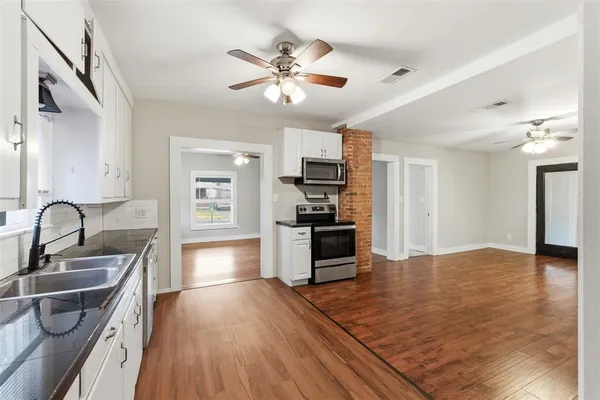 $1,750 | 405 College Street, Cleburne, TX 76033