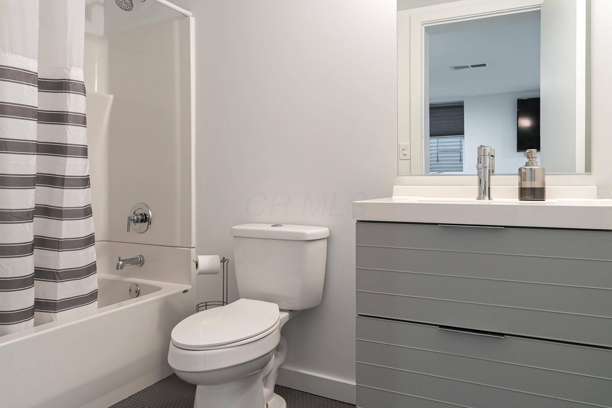 2190 Cranford Road Columbus, OH 43221 - Photo 18 of 28 Gallery Image 18