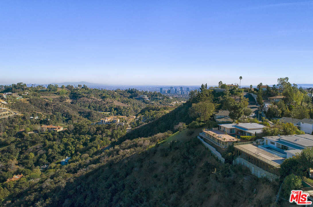 1410 Stradella Road Los Angeles, CA 90077 - Photo 22 of 24