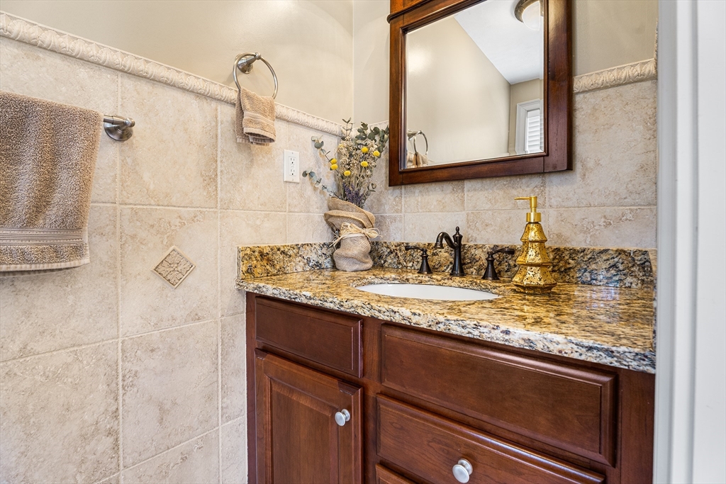 227 Thurber Avenue Attleboro, MA 02703 - Photo 14 of 42