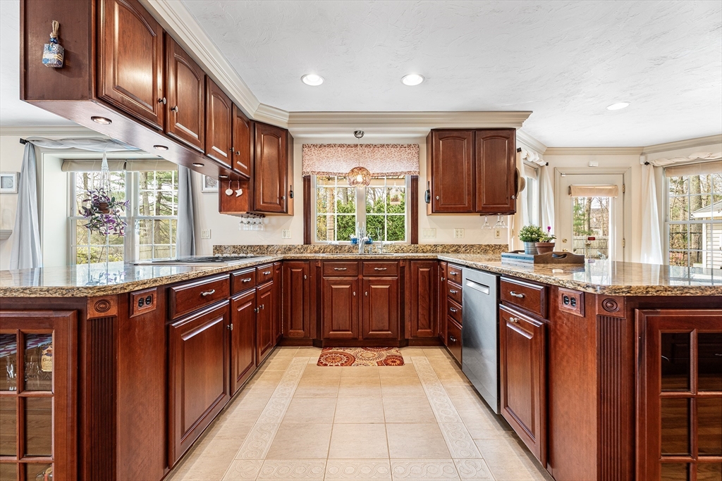 227 Thurber Avenue Attleboro, MA 02703 - Photo 9 of 42