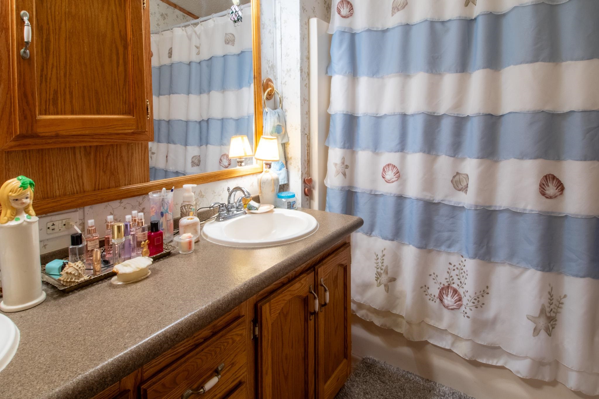 435 32 Road, Unit 437 Clifton, CO 81520 - Photo 20 of 29 a bathroom with a sink and a mirror