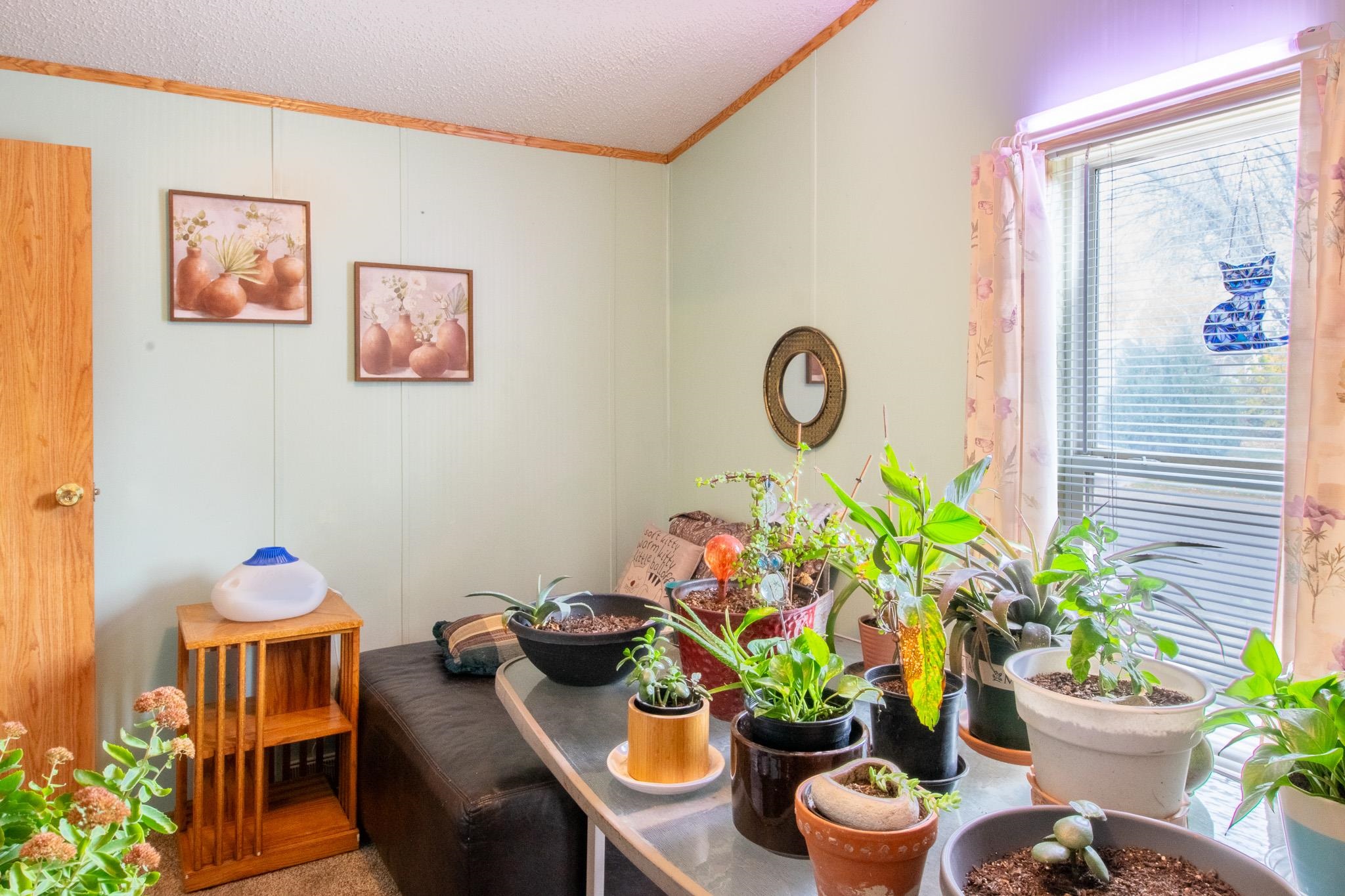 435 32 Road, Unit 437 Clifton, CO 81520 - Photo 22 of 29 a dining room filled with furniture and a potted plant